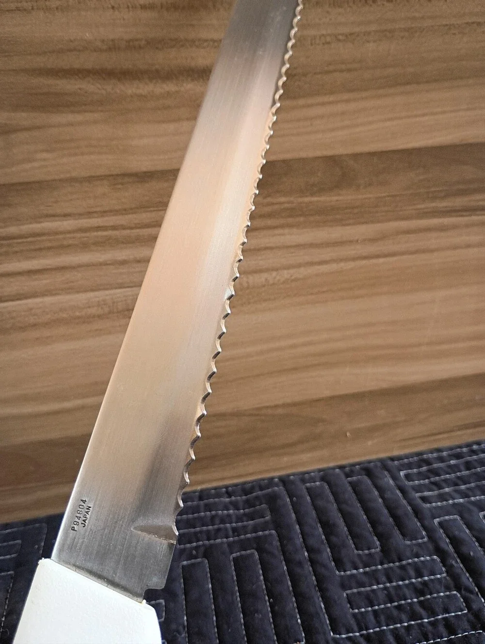 White Serrated Bread Knife with Comfortable Handle